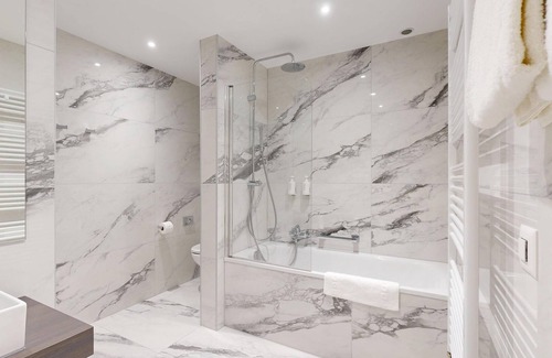 Lavey-Morcles Hotel | Grand Hôtel des Bains de Lavey