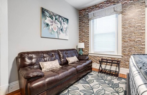 Museum District House | Grand Historic Fan Home/fully fenced/Carytown
