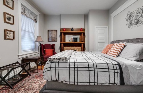 Museum District House | Grand Historic Fan Home/fully fenced/Carytown