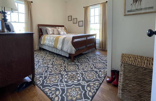 Davis House | Grand Historic Home Minutes from UC Davis
