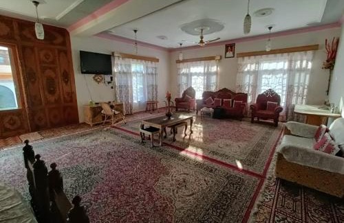 Srinagar Bed & Breakfast | Grand Inayat