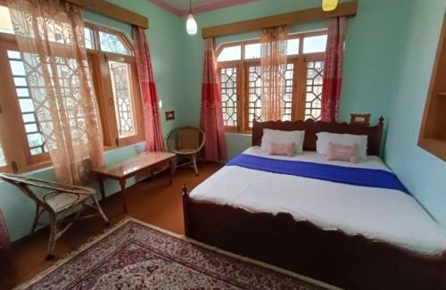 Srinagar Bed & Breakfast | Grand Inayat