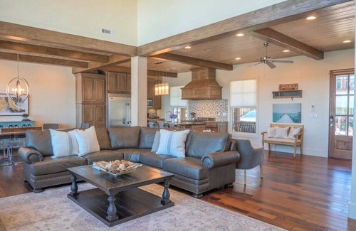 Vinita House | Grand Lake Frontage: 5Bed & 5.5 Bath Grand Lake O' the Cherokees up to 25 guests