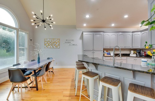 Hartwell House | Grand Lakefront Home in Hartwell w/Game Room!