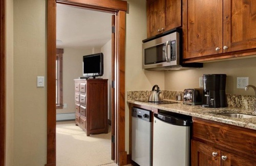 Breckenridge Resort | Grand Lodge on Peak 7, week 10 and week 11 - One-Bedroom Master Suite