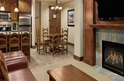 Breckenridge Resort | Grand Lodge on Peak 7, week 10 and week 11 - One-Bedroom Master Suite