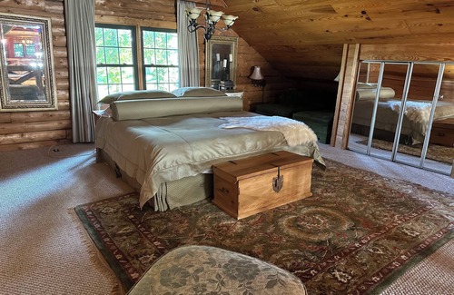 Millersburg Cabin | Grand Log Cabin in the Woods 3BR 2BA