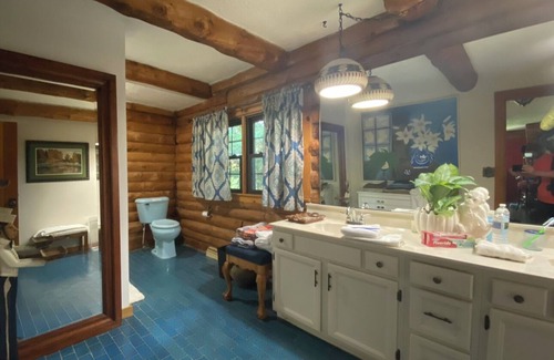 Millersburg Cabin | Grand Log Cabin in the Woods 3BR 2BA