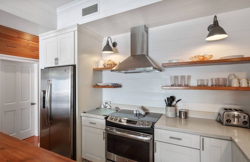 Uptown - Upper Duval House | ~ GRAND MAISON ~ Spacious home on Duval St with pool and 4 ensuite bedrooms.