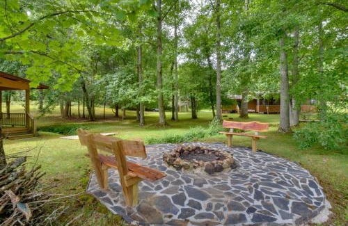 Murphy House | Grand Murphy Cabin with Fire Pit and Game Room!