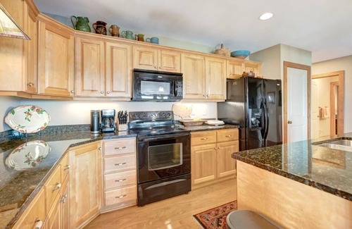 Banner Elk Condo | Grand Oaks RS6- Mountain Views, Gated Resort, Indoor/Outdoor Pools and Hot Tub, Fitness Area, Fis.