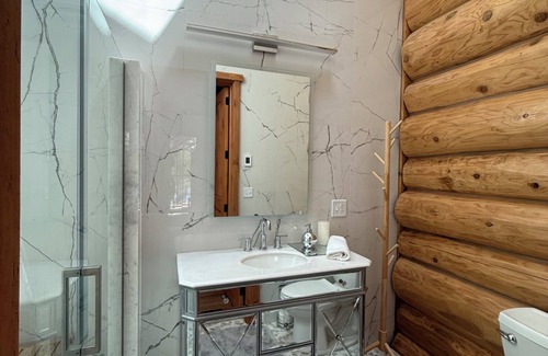 Blakeslee Cabin | Grand opening Lakefront Log Cabin, steam room, sauna, professional karaoke.