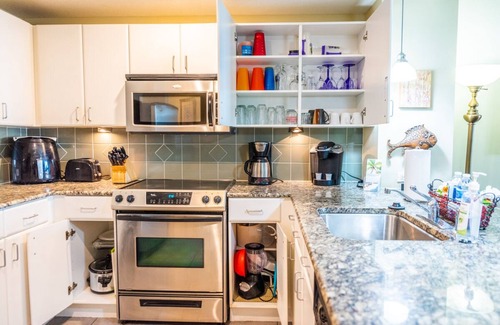 Panama City Beach Hotel | GRAND PANAMA, BEACHFRONT, Sm Pet-friendly, 2 HEATED POOLS, Openings Nov. & Dec.