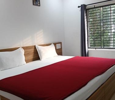 Parassinikadavu Hotel | Grand Parassini by staymax
