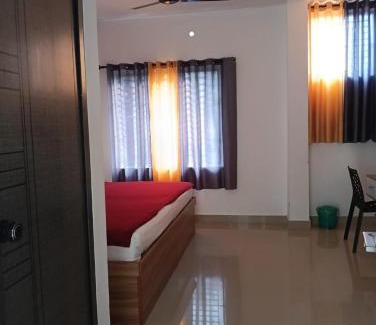 Parassinikadavu Hotel | Grand Parassini by staymax