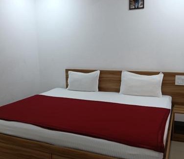 Parassinikadavu Hotel | Grand Parassini by staymax