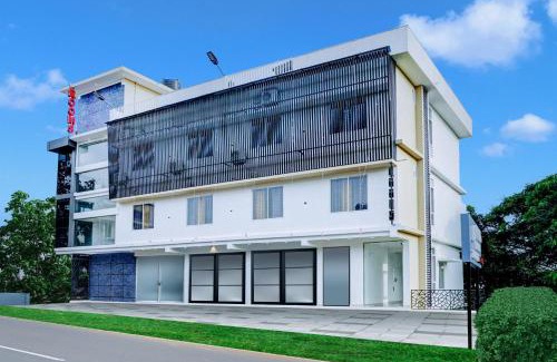 Parassinikadavu Hotel | Grand Parassini by staymax
