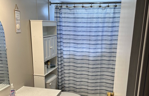 Cleora House | Grand Relaxing! 2 min walk to docks & restaurant with patio & bar!