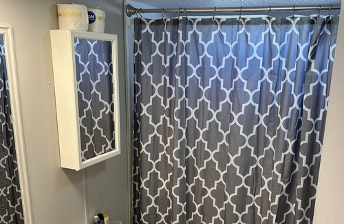 Cleora House | Grand Relaxing! 2 min walk to docks & restaurant with patio & bar!