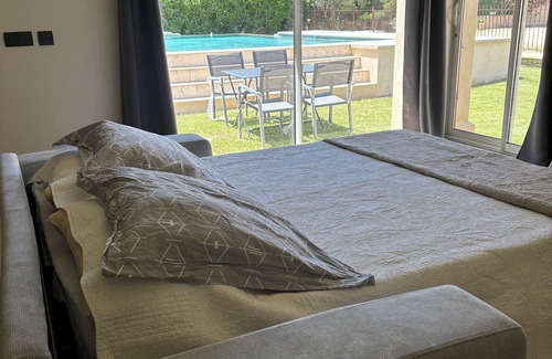 Loriol-du-Comtat Apartment | Grand Studio Avec Piscine Indépendant