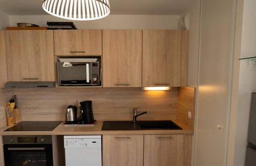 Vias Apartment | Grand T3 neuf climatisé avec WIFI à 100m de la mer