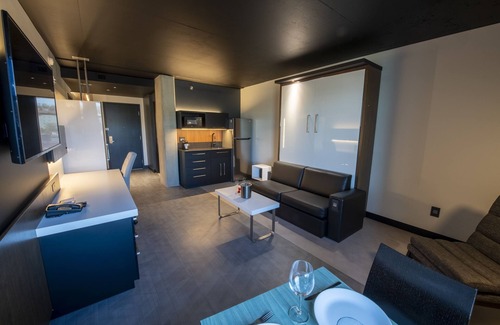 L'Ancienne-Lorette Hotel | Grand Times Hotel Quebec City Airport
