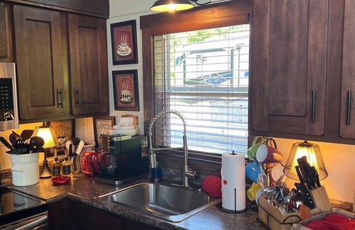 Morganton RV Rental | GRAND Tiny Home minutes to BLUE RIDGE. Yes to PETS!