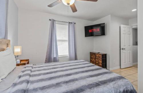 Port Isabel House | Grand Twin Oasis 6BR Near Beach & Attractions