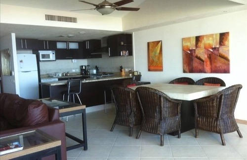 Limoncito Condo | Grand Venetian, Oceanfront, 2 BR/2 BA, Huge Terrace/Hot Tub