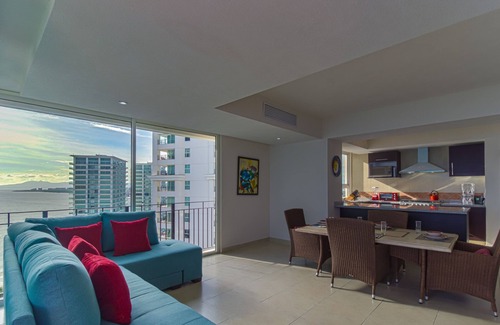 South Hotel Zone Condo | Grand Venetian Puerto Vallarta Beachfront Condo