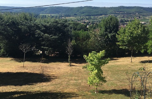 Puy-l'Eveque House | Grand Vue vert -Spacious 2 Bedroom Gite,heated pool on edge of medieval village