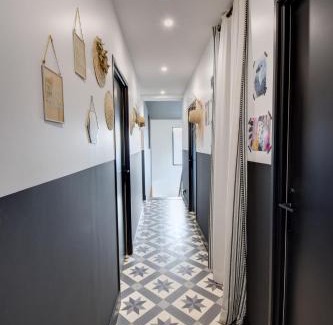 Bourg Pelousiere House | Grande chambre climatisée - Max 2 personnes - avec sanitaire complet privatif moderne proche Zénith-Atlantis