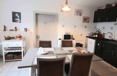 Chissey-sur-Loue Bed & Breakfast | Grande Chambre D'hôte Avec Coin Cuisine. Idéal Pour Couple Avec Enfants