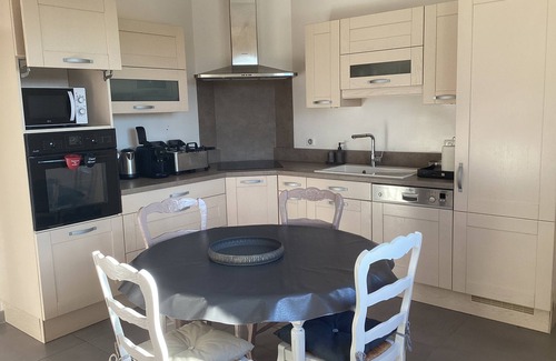 Saint-Benoit-du-Sault Villa | Grande maison avec piscine Large house with swimming pool