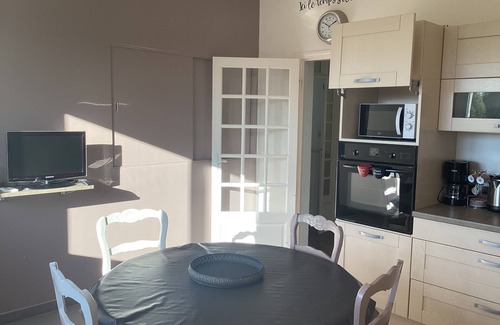 Saint-Benoit-du-Sault Villa | Grande maison avec piscine Large house with swimming pool