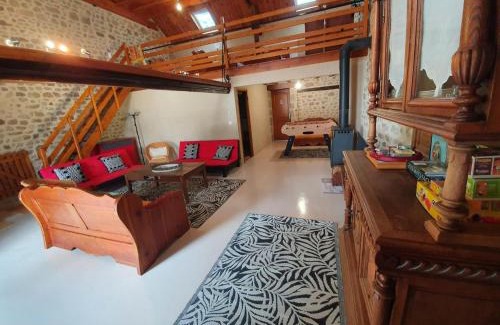 Marcillat-en-Combraille House | Grande maison en pierre avec jardin, animaux acceptés, proche des volcans - FR-1-489-198