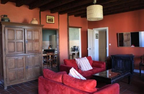 Chappes House | Grande maison ferme avec piscine privée, animaux admis, parking - FR-1-489-90