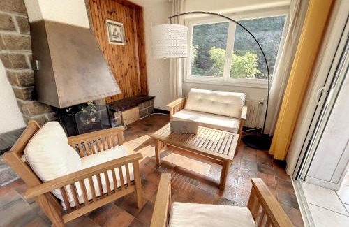 Jullouville House | Grande Maison Familiale à 100m de la Plage - Jardin, Véranda, Wifi et Confort Moderne - FR-1-361-466