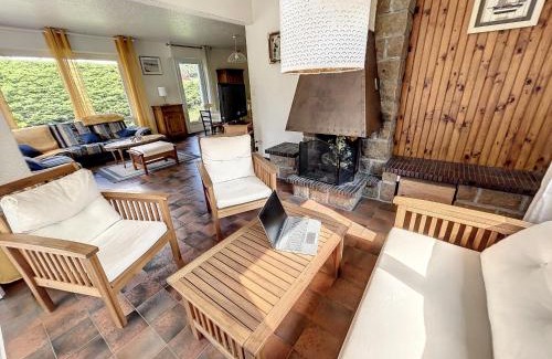 Jullouville House | Grande Maison Familiale à 100m de la Plage - Jardin, Véranda, Wifi et Confort Moderne - FR-1-361-466