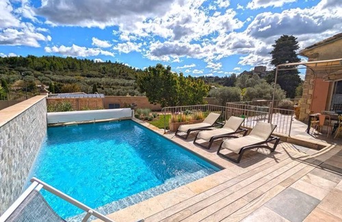 Aureille House | Grande Maison Piscine Chauffée en Provence, Avec vue Dominante