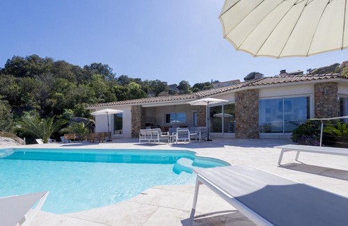 Porto-Vecchio Villa | Grande villa à Porto-Vecchio avec piscine, jacuzzi, sauna & fitness - Vue mer