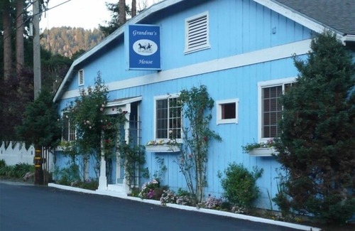 Northwood House | Grandma's House: Riverfront, Gorgeous View, Beach/Swimming/Canoeing Dog Friendly