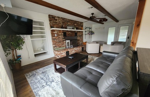 Hoyt House | Grandma's Place - Perfect for get togethers, backyard grilling, & close to water