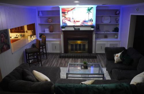 Gunter Afs House | Grandmama's House with Pool