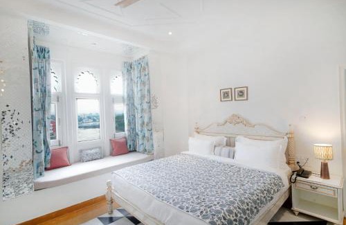 Lake Swaroop Sagar Hotel | Grandrosse Boutique - Pichola Lake Facing Hotel