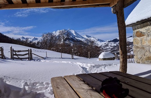 Aucun House | Grange Contrenète cut off from the world