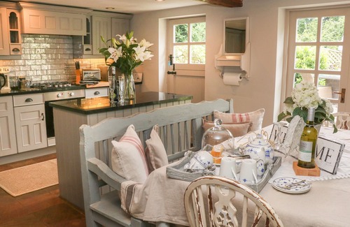 Castleton Cottage | GRANGE COTTAGE, pet friendly in Castleton, Peak District