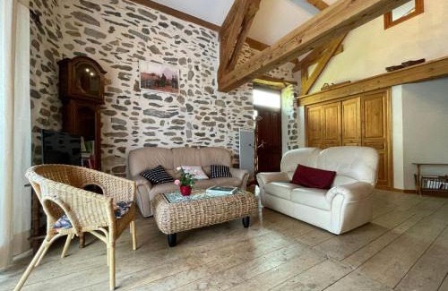 Retournac House | Grange restaurée avec terrasse et wifi à La Bastide - FR-1-582-178
