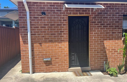Riverwood House | Grannyflat, with your own entrance and 10 minutes to station.