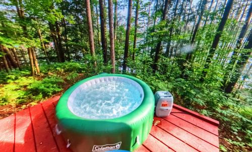 Brantingham House | Grant Island Waterfront Cottage Brantingham Lk - HotTub, Pontoon Boat, Pets